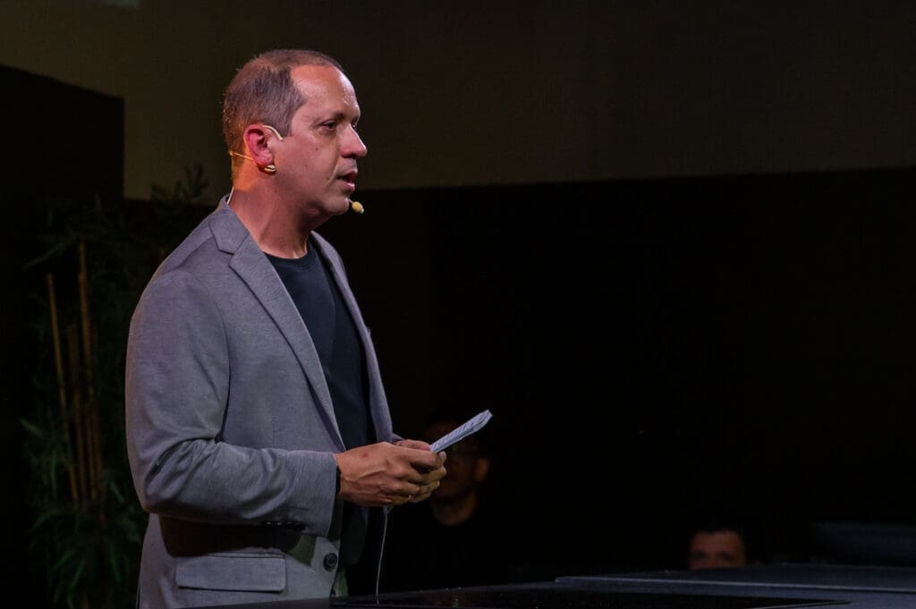 Rodolfo Zagallo, CEO do C3, faz apresentação durante o Gourmet Immersive Experience, evento que integra networking e experiências exclusivas para o setor da construção civil.