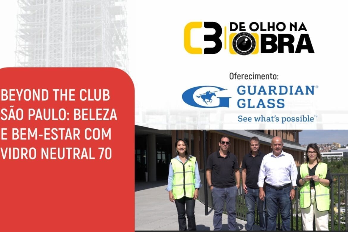 Grupo de profissionais do setor da construção civil, incluindo Bárbara Martinez (C3 - O Clube da Construção Civil), Kristina Wu (Guardian Glass), Fabiano Sinibaldi e José Luiz Lemos (aflalo/gasperini arquitetos) e Luis Fernando Ciniello (Rocontec), posando juntos em frente ao Beyond The Club São Paulo, durante gravação do episódio “De Olho na Obra” sobre o uso do vidro Neutral 70.